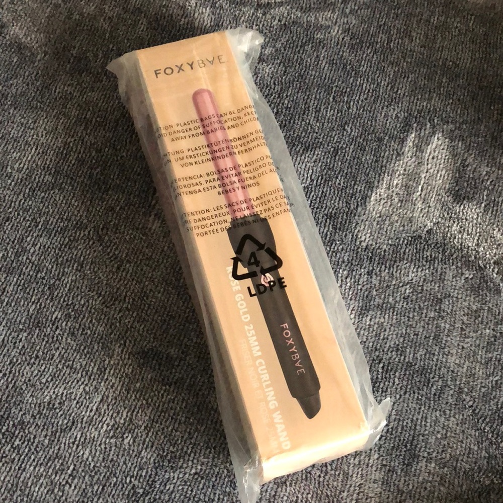 NWT FoxyBae Rose Gold Curling Wand 25MM
